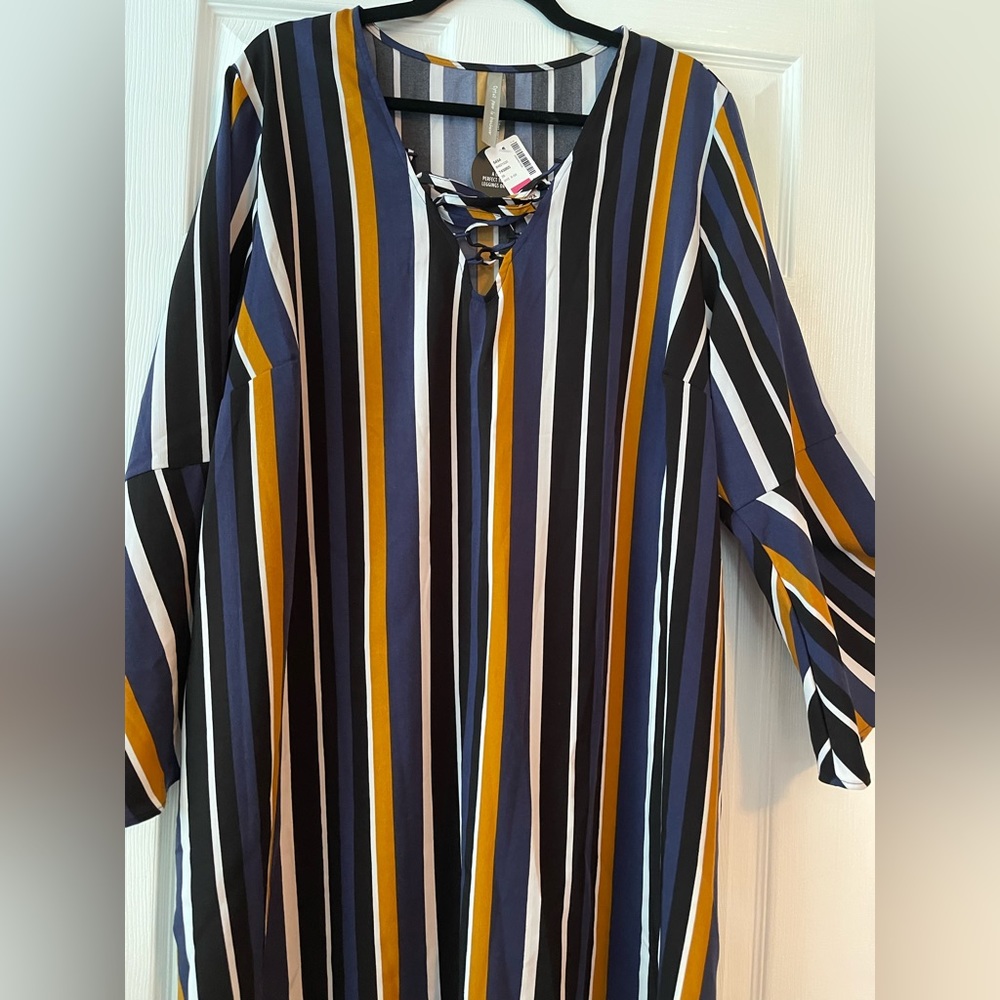 Gorgeous fashionable tunic. Bell sleeves.